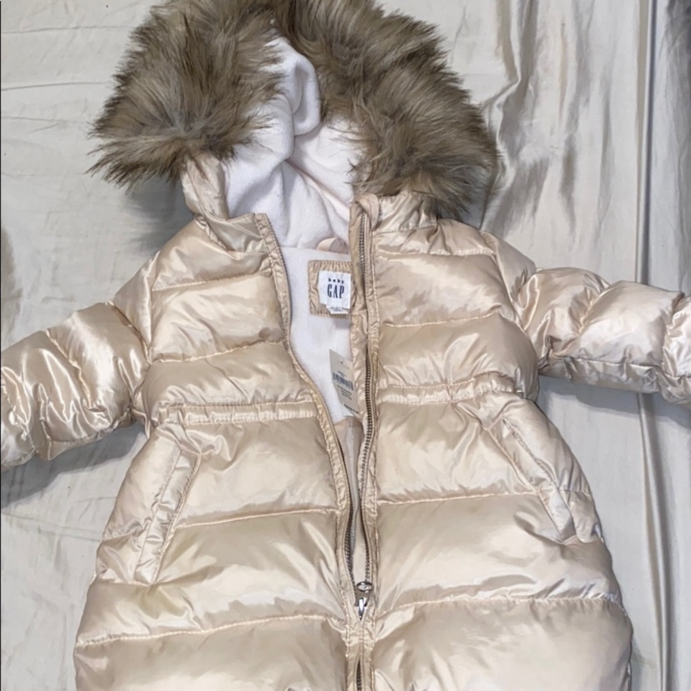 Gap puff jacket